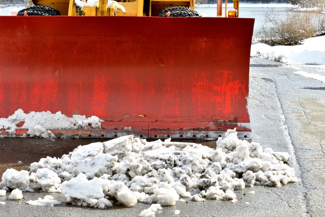 ホイールローダーでの除雪が選ばれる理由とは？｜現場効率を高める重機の活用法