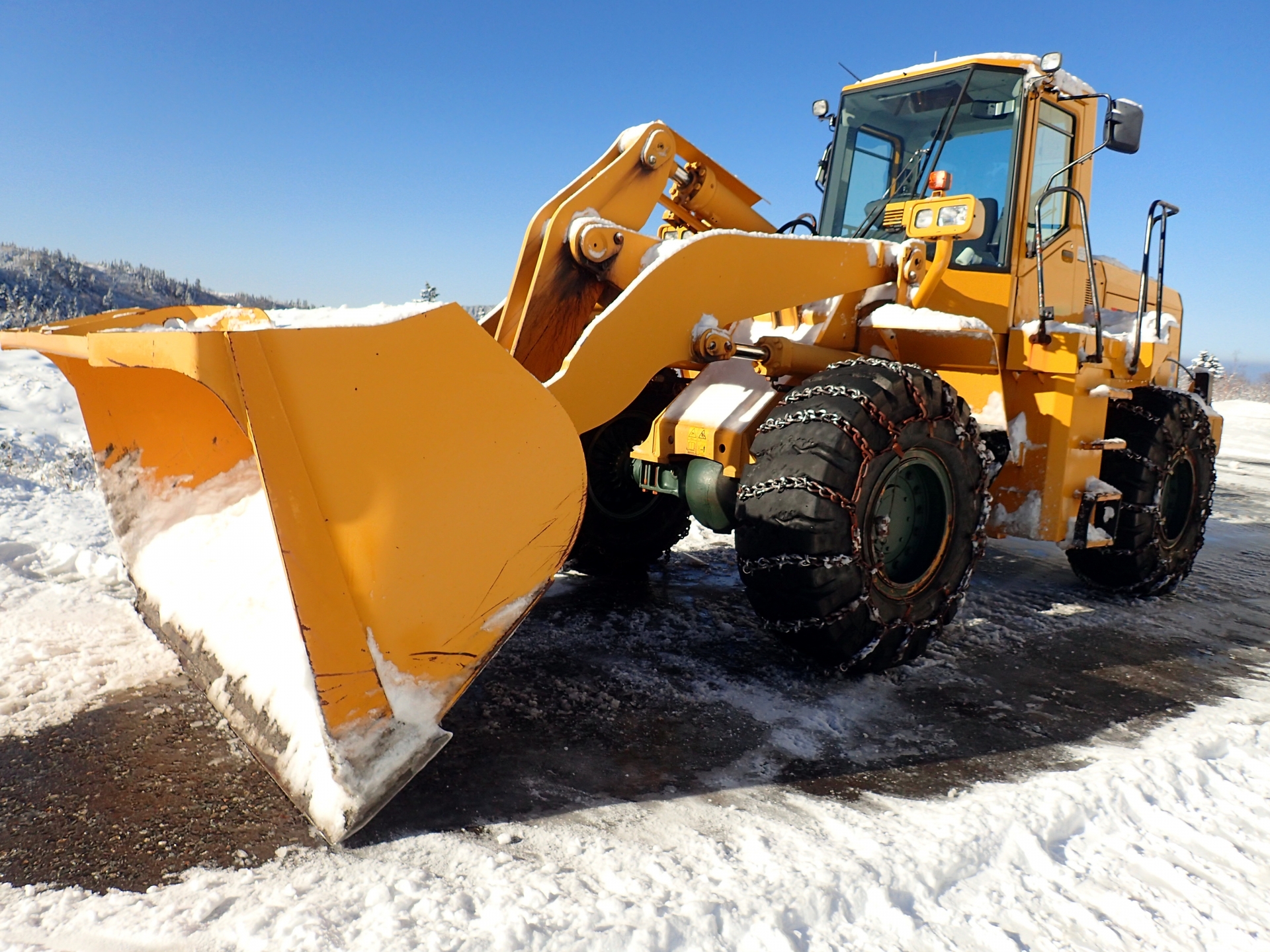 除雪車両の改造とは？冬の作業を効率化する方法と注意点を解説